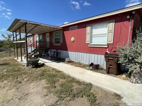 538 County Road 4510 Hondo TX 78861