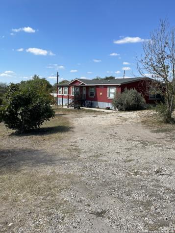 538 County Road 4510 Hondo TX 78861
