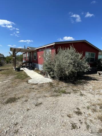 538 County Road 4510 Hondo TX 78861