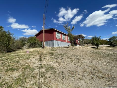 538 County Road 4510 Hondo TX 78861