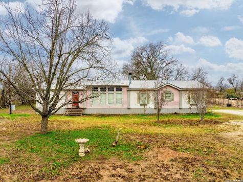 1545 County Road 665 Devine TX 78016