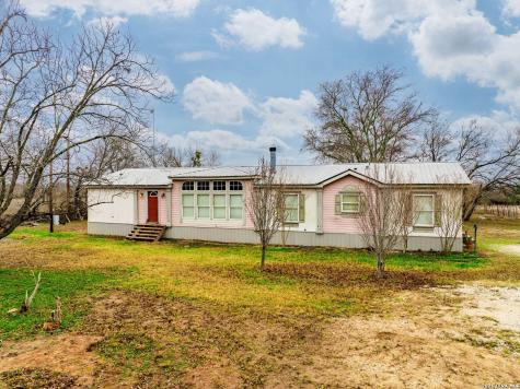 1545 County Road 665 Devine TX 78016