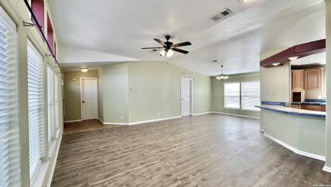 1545 County Road 665 Devine TX 78016