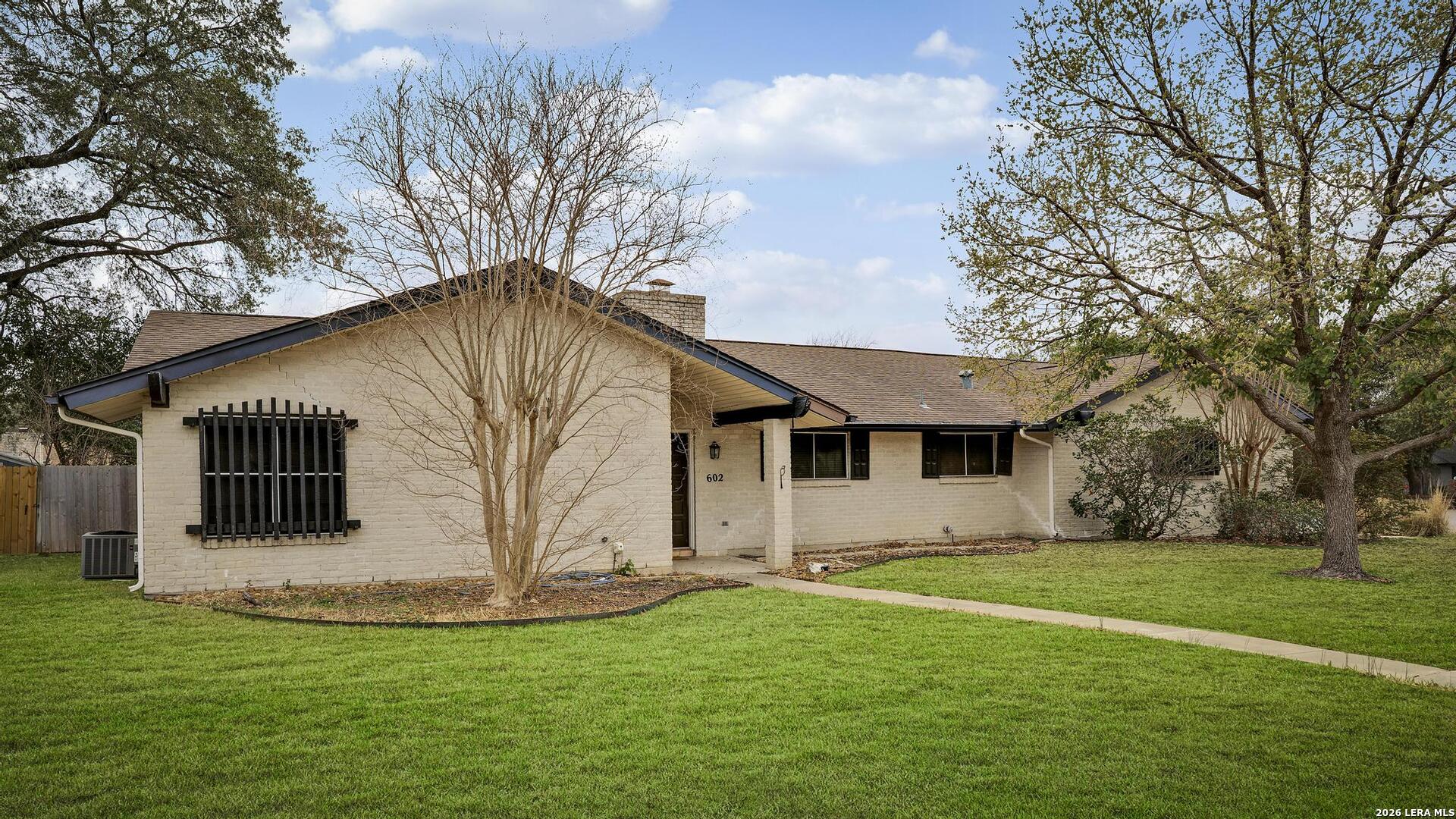 602 Moorside Windcrest TX 78239