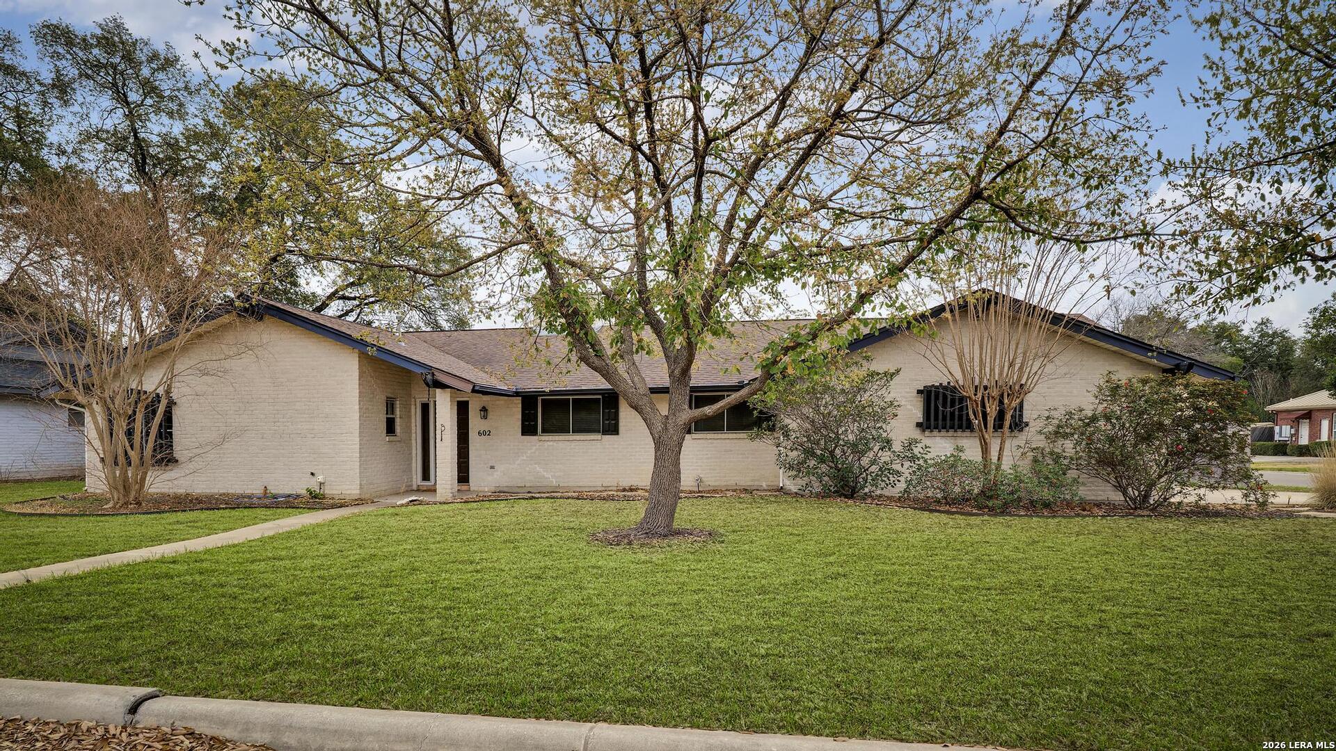 602 Moorside Windcrest TX 78239