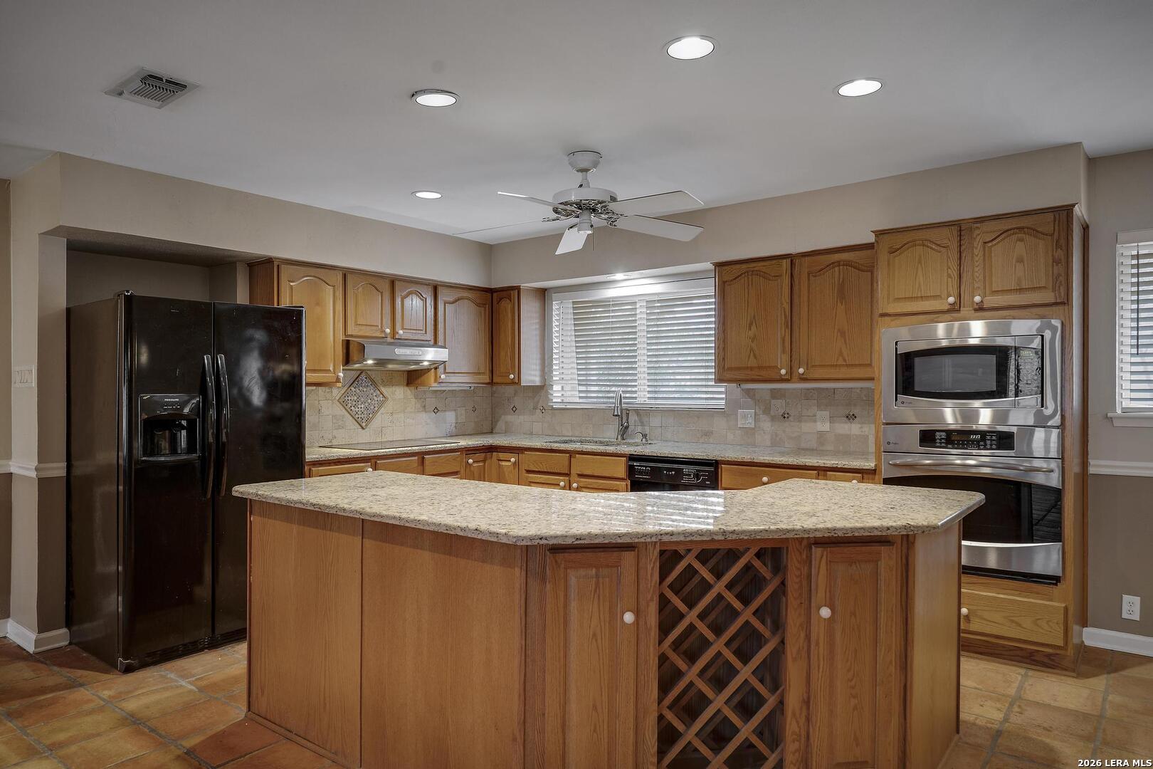 602 Moorside Windcrest TX 78239