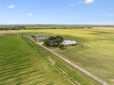 700 County Road 544 Hondo TX 78861