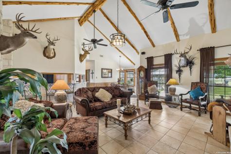 700 County Road 544 Hondo TX 78861