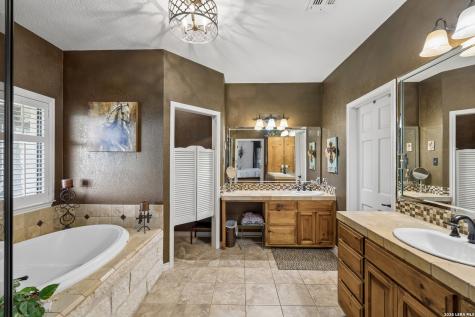 700 County Road 544 Hondo TX 78861