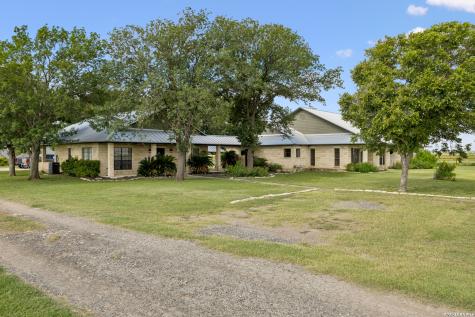 700 County Road 544 Hondo TX 78861