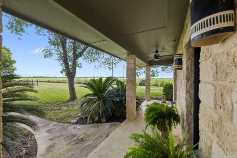 700 County Road 544 Hondo TX 78861