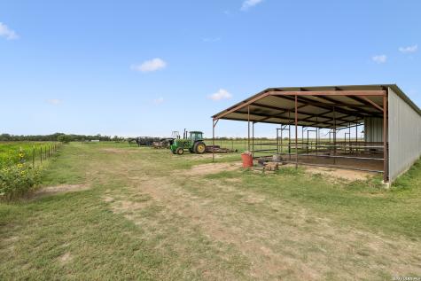 700 County Road 544 Hondo TX 78861