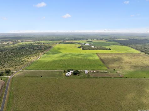 700 County Road 544 Hondo TX 78861
