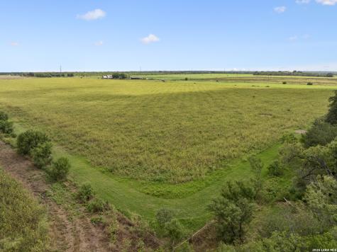 700 County Road 544 Hondo TX 78861