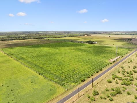 700 County Road 544 Hondo TX 78861