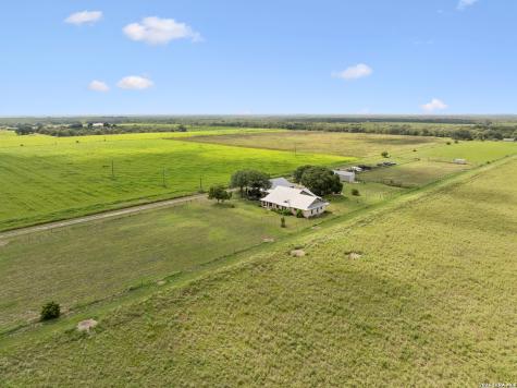 700 County Road 544 Hondo TX 78861