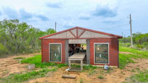 16763 Fm 1333 Charlotte TX 78011