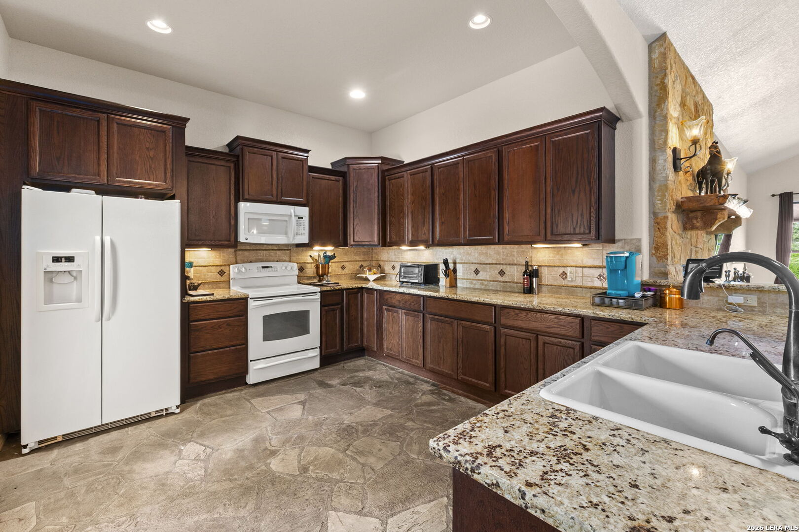 573 Hondo Oaks Drive Tarpley TX 78883