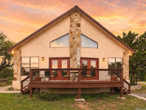 573 Hondo Oaks Drive Tarpley TX 78883