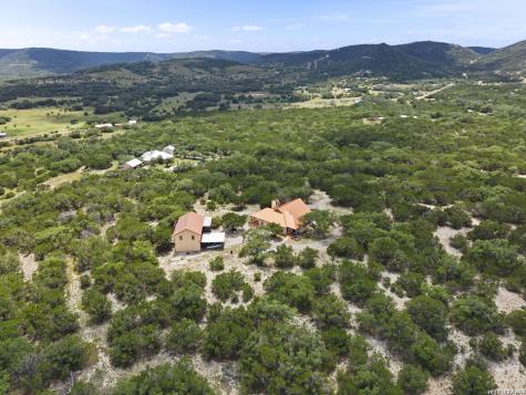 573 Hondo Oaks Drive Tarpley TX 78883