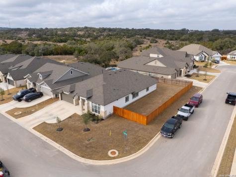 1693 Hidden Fox New Braunfels TX 78132