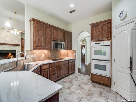 88 Sister Creek Comfort TX 78013