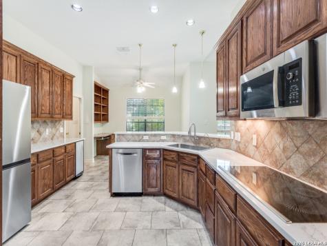88 Sister Creek Comfort TX 78013