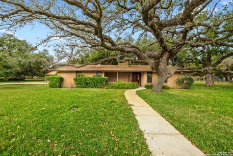 6 Oak Valley Drive Pleasanton TX 78064