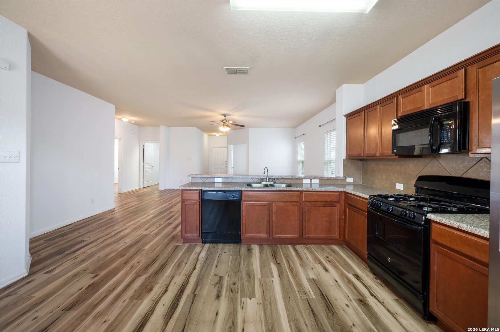 9007 Kissena Park Converse TX 78109