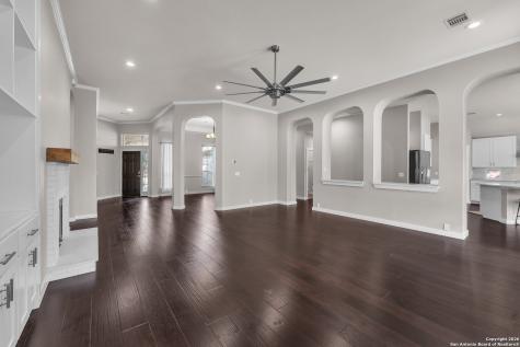 918 Steubing Oaks San Antonio TX 78258