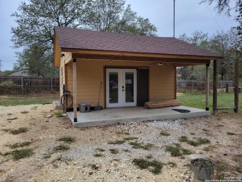 254 County Road 6876 Natalia TX 78059