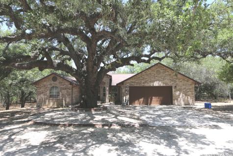 1900 Bentwood Drive Floresville TX 78114