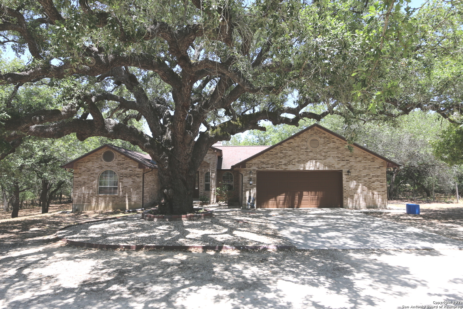 1900 Bentwood Drive Floresville TX 78114
