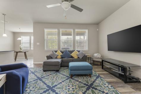 8718 Finlandia Rock San Antonio TX 78251