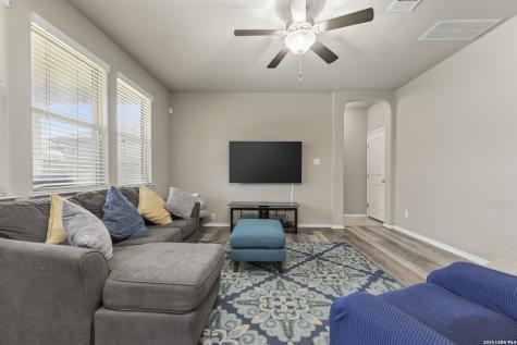 8718 Finlandia Rock San Antonio TX 78251