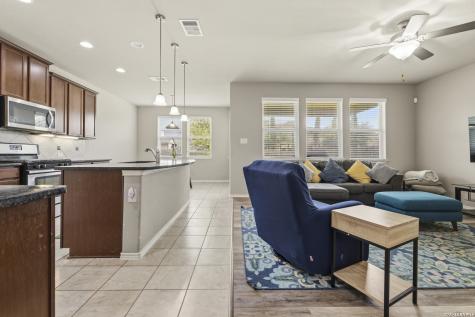 8718 Finlandia Rock San Antonio TX 78251