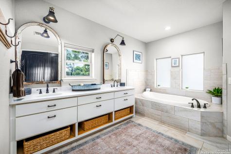 871 Chimney Valley Road Blanco TX 78606