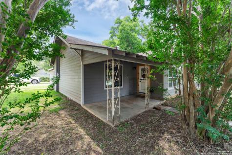 303 S 8th Street Stockdale TX 78160