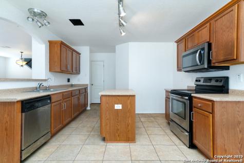 10326 Oakwood Crest San Antonio TX 78245