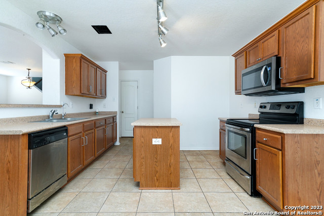 10326 Oakwood Crest San Antonio TX 78245