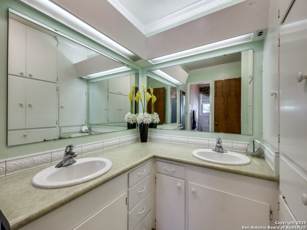 135 Manor Comfort TX 78013