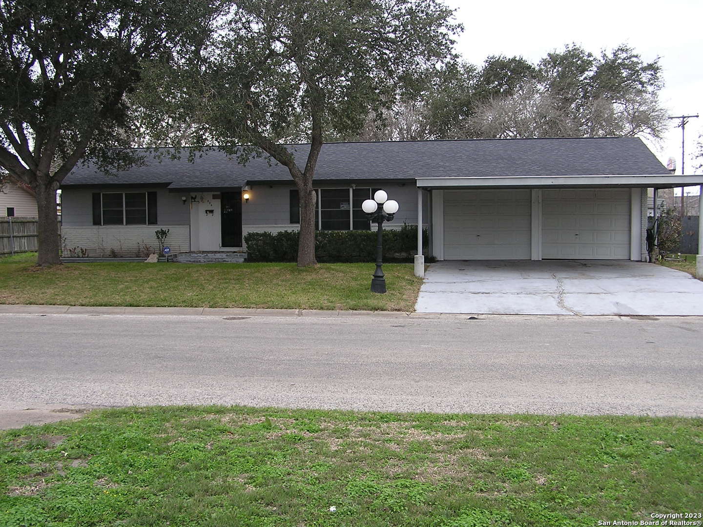 804 S 9th Street Kenedy TX 78119