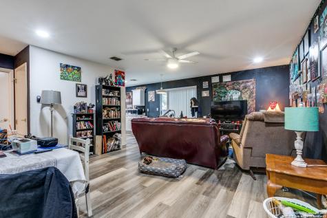 6807 Cougar Cliff San Antonio TX 78242