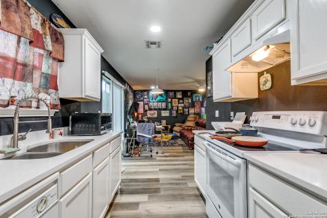 6807 Cougar Cliff San Antonio TX 78242