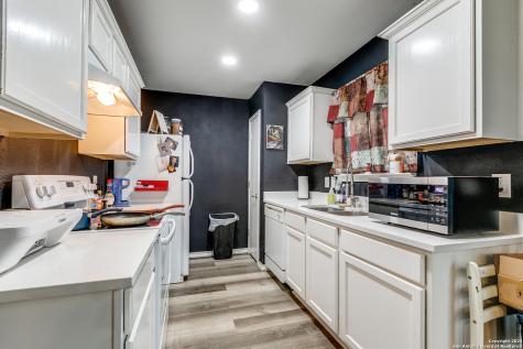 6807 Cougar Cliff San Antonio TX 78242