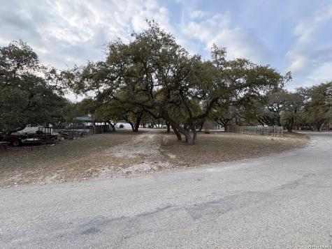138 Lakeshore Drive S Bandera TX 78003