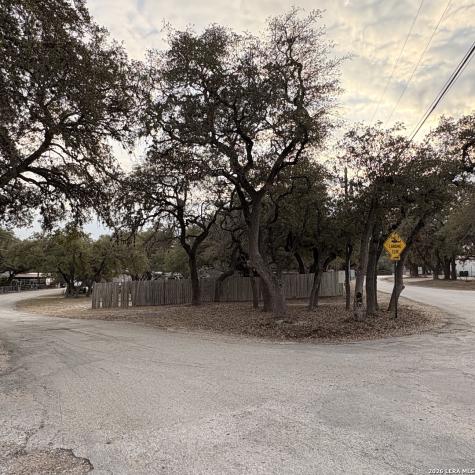138 Lakeshore Drive S Bandera TX 78003