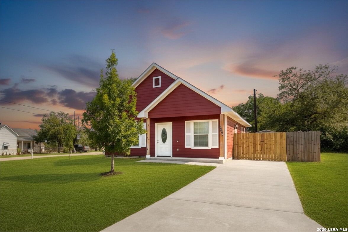 1628 Armstrong Luling TX 78648