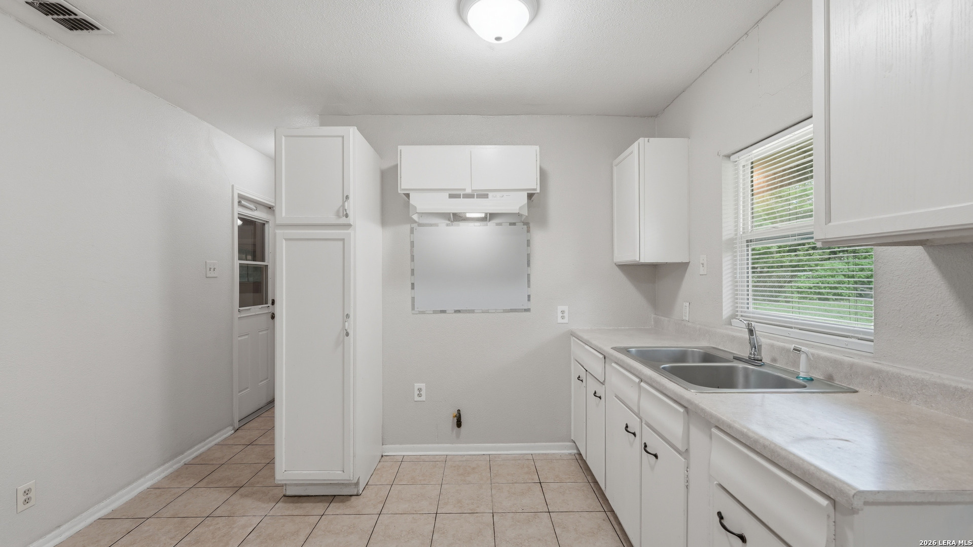 103 7th Street Converse TX 78109