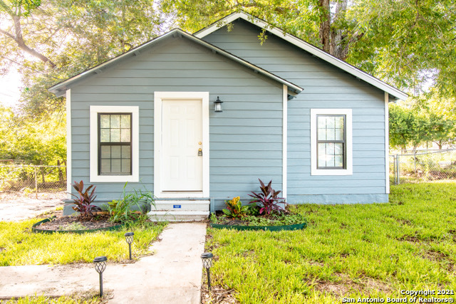 919 A Street Floresville TX 78114